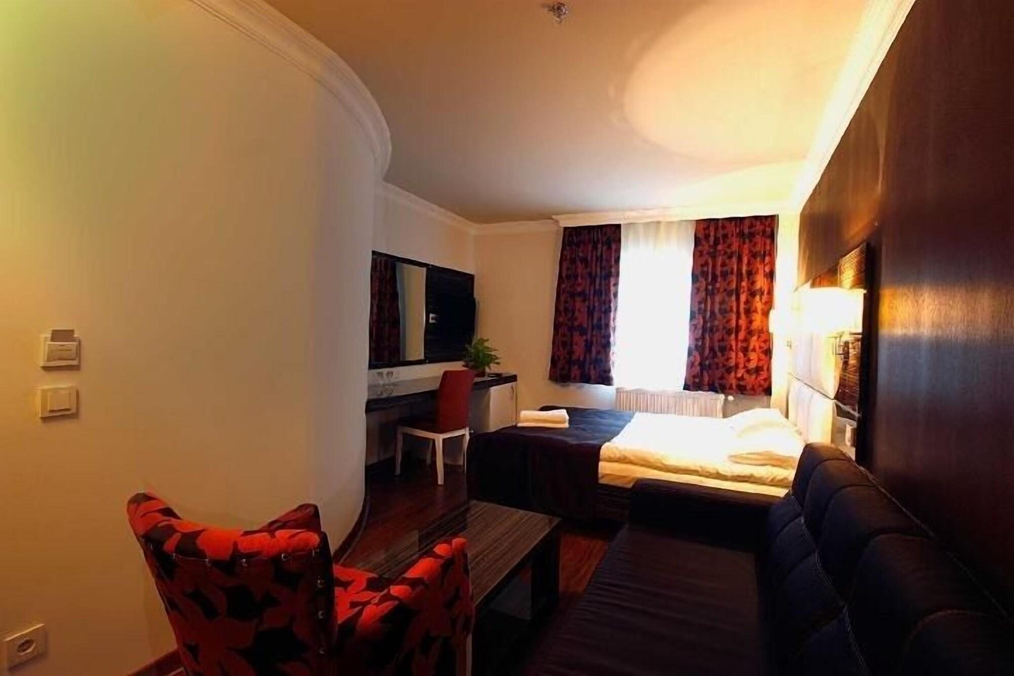 La Piano Hotel 2*
